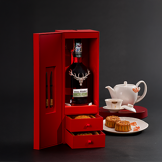 Box of 2 Mooncakes with 700ml Dalmore 15 Years