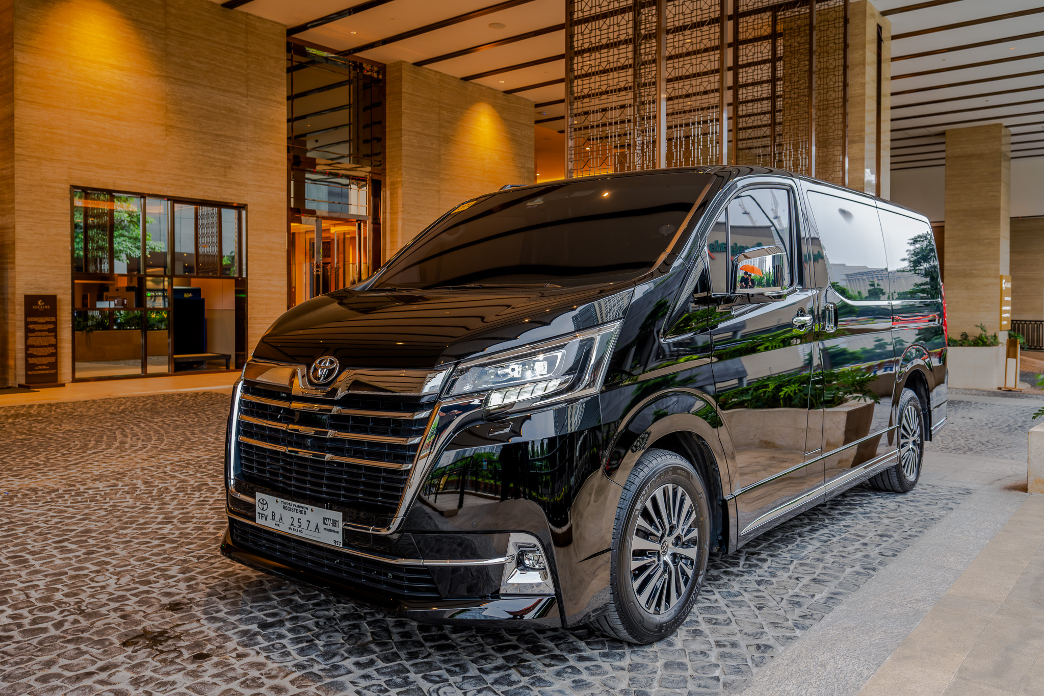 Toyota HiAce Super Grandia Elite