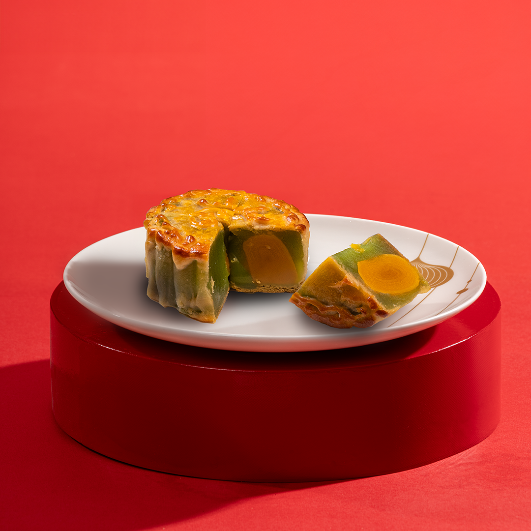 Pandan lotus paste with salted egg yolk